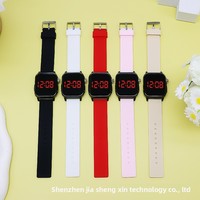 Jam Tangan Elektronik Digital LED Plastik Persegi Fashion Outdoor Olahraga 2026 Terbaru untuk Pelajar Anak-anak Unisex Hadiah
