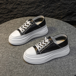 Baskets compensées blanches pour femme Printemps 2026, à enfiler, avec talon intégré, en cuir souple, légères et respirantes - Product Image 5