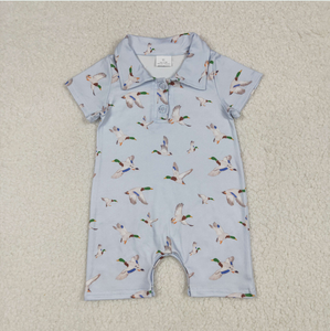ชุดเสื้อโปโลแขนสั้นลายเป็ดสำหรับเด็กผู้ชายพร้อมชุดรอมเปอร์เข้าชุด - Product Image 3