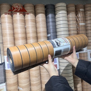 Pannello Murale Flessibile in PVC Scanalato Wayon, Carta da Parati <span class=keywords><strong>3D</strong></span> Effetto Legno Autoadesiva, Facile da Installare, Strisce Scanalate Adesive - Product Image 1