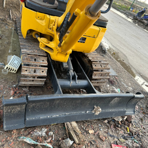 Excavadora compacta Komatsu PC18 de segunda mano, miniexcavadora usada de 1.8t con cabina abierta, maquinaria original de Japón. - Product Image 3