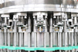 خط تعبئة أوتوماتيكي بالكامل بالكامل للمشروبات الغازية المعبأة في زجاجات من البلاستيك - Product Image 3