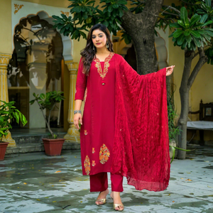 Conjunto de traje Salwar rojo de algodón hasta la rodilla con bordado y dupatta, ropa étnica tradicional para mujer, estilo informal de India y Pakistán - Product Image 1