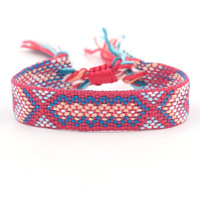 Bracelet tissé avec ficelle brodée personnalisée Bracelets brodés plus tôt en lin Snoopy Boho Tassel Logo personnalisé Bracelets brodés