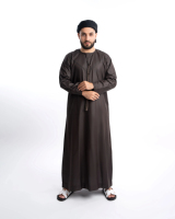 Vente en gros de vêtements musulmans traditionnels du Moyen-Orient de thobe brodé en coton à manches longues pour hommes