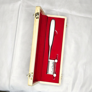 Cuchillo profesional de acero inoxidable para injertos de piel, hojas de dermatomo, herramienta quirúrgica, jeringas veterinarias reutilizables para perros - Product Image 1