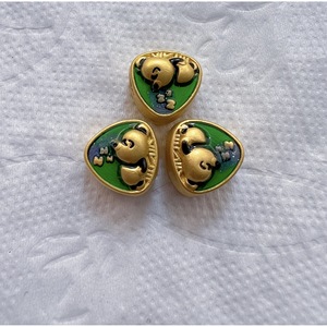 Cuentas triangulares de aleación con diseño de panda, proceso de goteo de aceite, accesorios de joyería DIY para ropa de estilo chino - Product Image 3