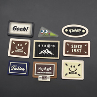 Patchs thermocollants personnalisés en PVC 3D avec logo en relief, découpés au laser, écologiques, imprimés en sérigraphie, couleur personnalisée pour étiquettes de vêtements