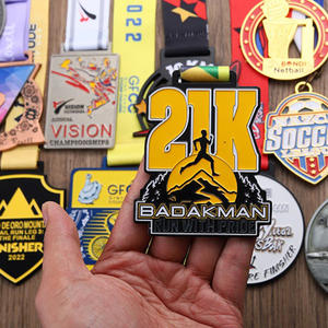 Nouvelle Médaille Sportive Personnalisée en Métal 2026, Alliage de Zinc Émaillé, Plaqué Or et Argent, Tête d'Aigle en Relief 3D, Médaille de Récompense pour l'Académie de Futsal - Product Image 5