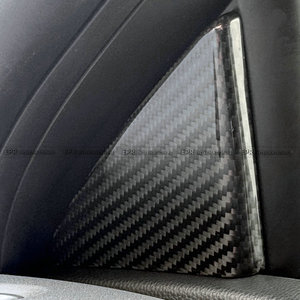 Par de molduras triangulares interiores de puerta autoadhesivas de fibra de carbono seca de alta calidad para Toyota GR YARIS GXPA16 Facelift Refit - Product Image 2