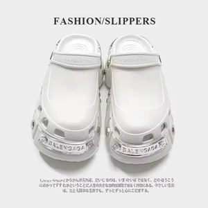 Nouvelle mode hommes femmes bout fermé pour pantoufles semelle épaisse Mules antidérapantes cloutées Style Punk polyvalent EVA sabots à la mode - Product Image 3