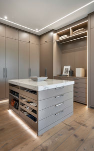 Dressing sur mesure de luxe <span class=keywords><strong>avec</strong></span> îlot en marbre, <span class=keywords><strong>armoire</strong></span> moderne pleine hauteur en bois <span class=keywords><strong>avec</strong></span> armoires de rangement en verre - Product Image 6