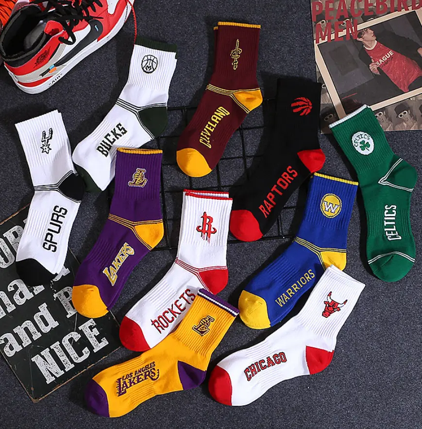 Hete Verkoop Katoenen Sport Sokken Basketbalteam Mode Kleurrijke Sokken Crew Mannen Aanpassen Logo Sport Sokken