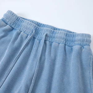 Shorts pour hommes en coton 235g, style streetwear robuste et rétro, tissage gaufré, fermeture à cordon, légèrement extensible, parfait pour un look décontracté - Product Image 3