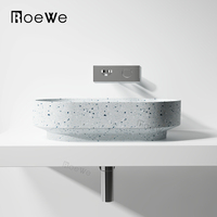 Lavabo commercial pleine longueur en résine de pierre artificielle pour projets hôteliers