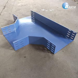 Version légère de chemin de câbles ventilée avec <span class=keywords><strong>plaque</strong></span> d'épissure universelle moulée intégrée pour joints droits et coudés - Product Image 6