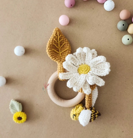 Bas quantité minimale de commande main Crochet belles fleurs hochets et Mini abeille Amigurumi coton bébé hochet cloche enfants jouets