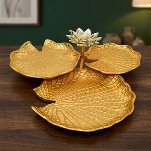 Plateau décoratif en métal doré de qualité supérieure, inspiré des feuilles de lotus, plateau de service en aluminium poli, plat à dessert de luxe pour mariage et fête, vente en gros - Product Image 3