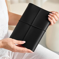 Couverture de carnet A5 en cuir personnalisée, à feuilles mobiles, imprimée, à trois volets avec emplacements pour cartes et porte-stylo, style vintage, OEM