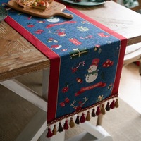 Vente en gros Chemin de table Père Noël Nouvel An Chemin de table Jacquard arbre de Noël rouge avec glands