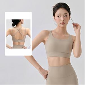 Sujetador deportivo de yoga para mujer con doble tirante fino y espalda cruzada, ajustable con gancho, acolchado, sin costuras, top corto para pilates y entrenamiento, venta al por mayor - Product Image 1