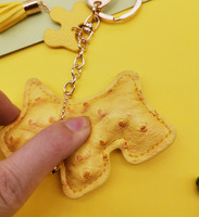 Porte-clés en cuir avec breloque chien Scottie, pompon, pendentif de sac, motif autruche, doré, mignon, vente en gros, personnalisé, OEM, ODM