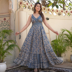 Robe longue décontractée pour femme, bleue à imprimé floral, style bohème, col en V, sans manches, taille élastique, coupe évasée, 100 % soie tissée, séchage rapide - Product Image 1