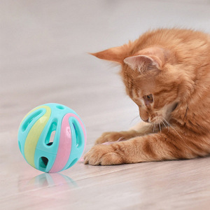 Pelota con sonido para gatos, 8 cm, de plástico, a rayas, juguete sonoro para mascotas - Product Image 2