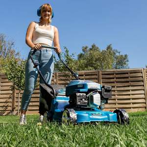Cecotec Terrenator Tondeuse à gazon de qualité industrielle 127cc Moteur à essence 4 temps 2,1 kW Largeur de coupe 39cm Hauteur réglable 3 positions - Product Image 4
