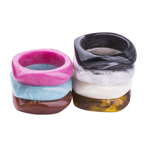 Pulseras de resina de moda para mujer, brazaletes cuadrados geométricos anchos de acrílico, joyería con abalorio para mujer <span class=keywords><strong>2021</strong></span> - Product Image 2