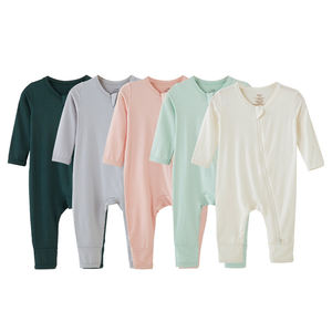 Pijamas de Bambú Personalizados de Alta Calidad para Bebés Recién Nacidos, Niñas y Niños, con Cierre y Estampado Personalizado - Product Image 1