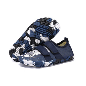 Zapatos de agua de malla para niñas, de secado rápido, con punta cerrada, para verano, natación, actividades al aire libre, zapatos para niños - Product Image 4