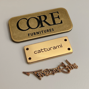 Personalizado 3D placa grabada zapatos bolsa diseño etiquetas letras <span class=keywords><strong>Metal</strong></span> nombre etiquetas bolso <span class=keywords><strong>Metal</strong></span> etiqueta marca <span class=keywords><strong>Metal</strong></span> Logo para bolsos monederos - Product Image 4