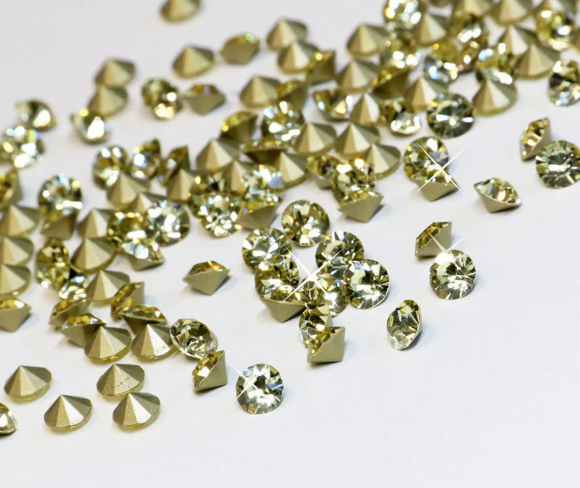 Wholesale Factory Point Back Jewelry Tiny Loose Rhinestone Sparkling Crystal Beads Glass Chatons Rhinestones
