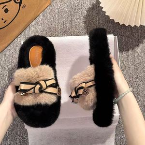 Chaussons d'intérieur doux et moelleux pour femmes, imprimés, à fourrure croisée, en peluche, pour la maison, vente en gros - Product Image 1