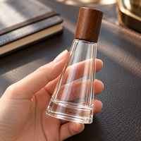 Flacons vaporisateurs de parfum en verre dépoli transparent et dégradé marron de 15 ml avec bouchons en bois clair et foncé pour l'emballage de parfums de voyage