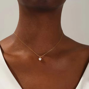 จี้รูปหัวใจประดับมอยส์ซาไนต์ สร้อยคอเงินแท้สำหรับผู้หญิง เครื่องประดับงานปาร์ตี้สุดคลาสสิก ชุบเงิน - Product Image 1