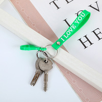Porte-clés en caoutchouc souple PVC avec breloque lettre, fermoir mousqueton, petit cadeau fait main pour sac, accessoire de sac