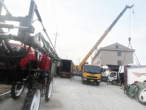 Nouvelle conception de pulvérisateur à brouillard robuste pour l'agriculture, pulvérisateur à flèche autopropulsé avec contrôleur GPS pour le maïs - Product Image 6