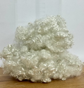 Fibra hueca conjugada de poliéster reciclado 15D 64mm HC para relleno de almohadas, proveedor premium de Vietnam - Product Image 3