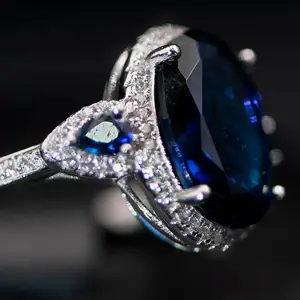 Cincin Potongan Zamrud Pertunangan Berlian Putih Mewah 925 Cincin Batu Permata Zirkon Perak Murni untuk Pria Wanita