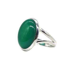 Bague en argent sterling 925 de créateur avec pierre précieuse naturelle onyx vert, bijoux faits à la main, sertissage en bélière, bague statement, mariage, fête - Product Image 1