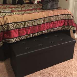 Reposapiés Otomano de Piel Sintética con Espacio de Almacenamiento para Dormitorio, Sala de Estar y Pasillo - Product Image 5