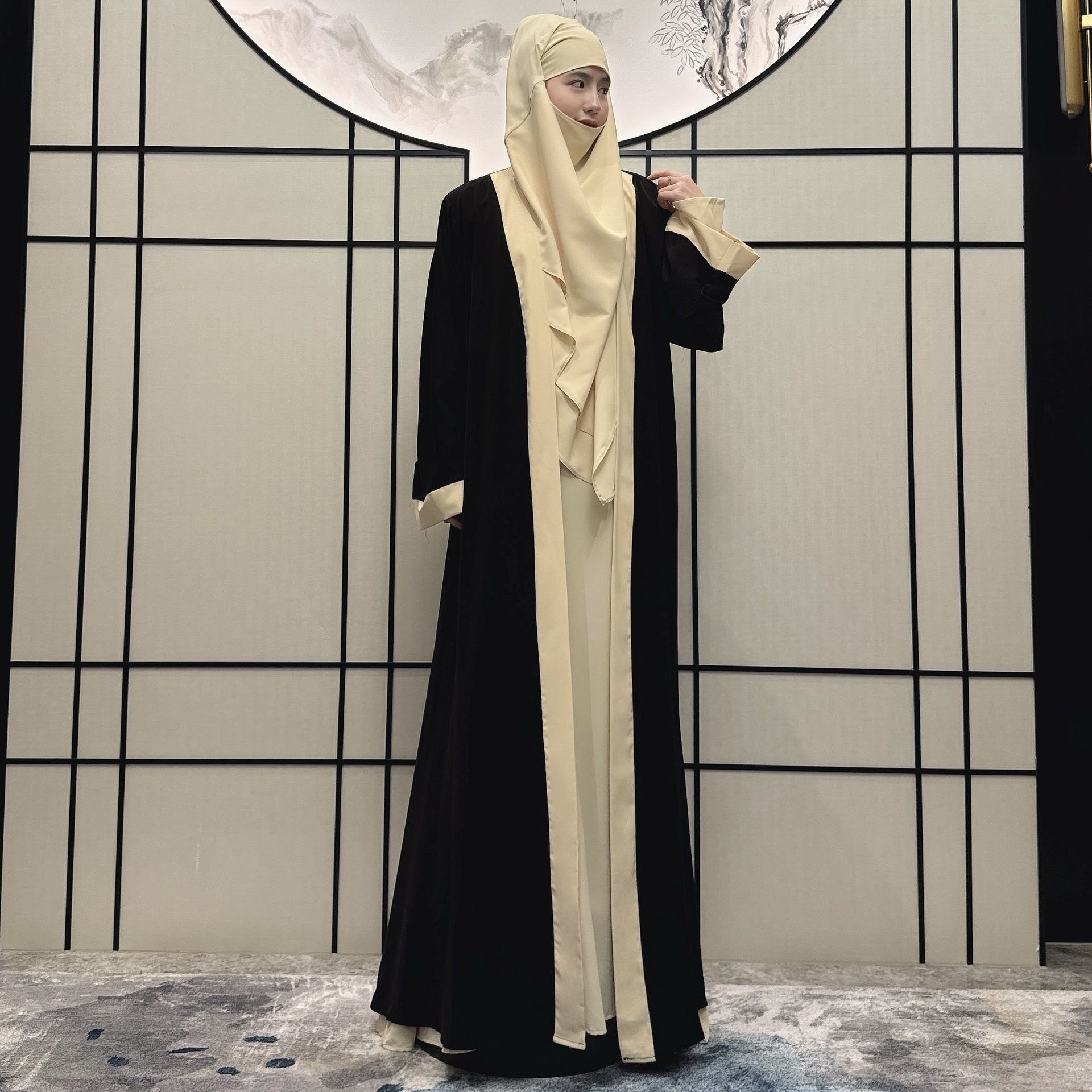 สีดำ + สีเบจ