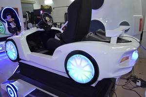Simulador de Movimiento de Carreras de Autos de Realidad Virtual <span class=keywords><strong>Arena</strong></span>, Juegos de Arcade de Alto Octanaje para Interiores/Exteriores, Aeropuertos Temáticos, Fibra de Vidrio - Product Image 4