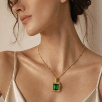Collier à Breloque en Zircon Vert Plaqué Or, Bijoux en Acier Inoxydable Anti-ternissement, Prêt à l'Expédition en Gros