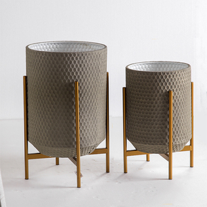 Vase à fleurs en métal élégant et luxueux pour la décoration <span class=keywords><strong>de</strong></span> la maison, avec support, jardinières classiques en fer, œuvre d'art - Product Image 4