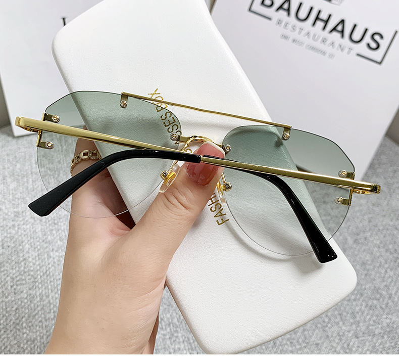 สีเขียว