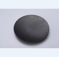 Assiette en mélamine A5 de 7 pouces, écologique, passe au lave-vaisselle, design rayé noir mat, pour restaurant japonais et asiatique, service de dîner et de sushis