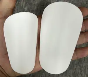 Aanpasbare Kleine Blanco Witte Sublimatie Voetbal En Grip Sokken Bewakers Shinpads Voetbal Mini Scheenbeschermers